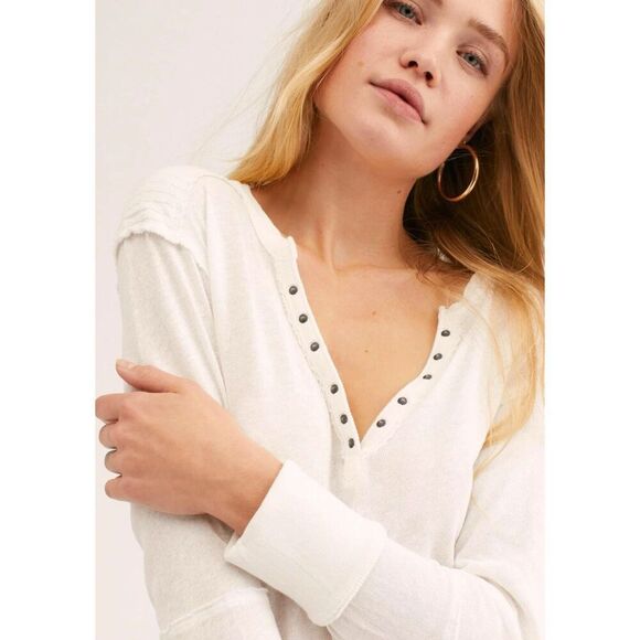 WE THE FREE PEOPLE S Small MILITARY MIX STUDDED HENLEY Women’s CUFF TEE White - Picture 2 of 5